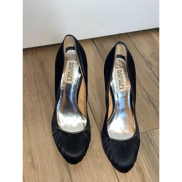 Badgley Mischka Black Satin Slip On High Heel Almond Toe Women's Pumps Size 7.5 - Picture 3 of 9